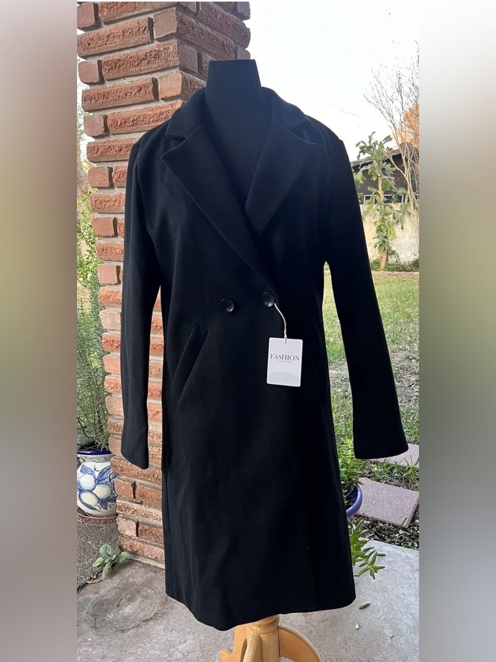 NEW Fashionable Long Black Coat Size Large